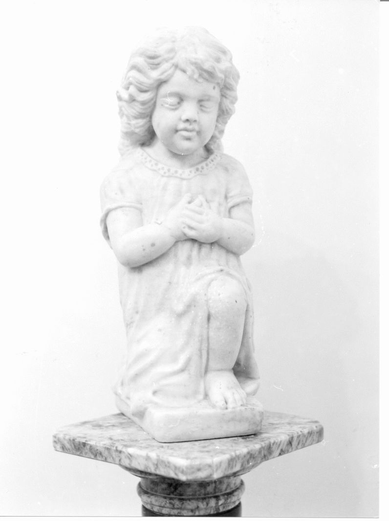 bambina in preghiera (scultura, opera isolata) - bottega campana (prima metà sec. XX)