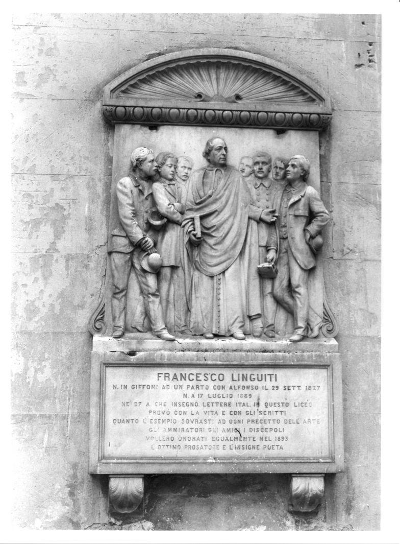 figura di prelato con studenti (rilievo) di Balzico Alfonso (sec. XIX)