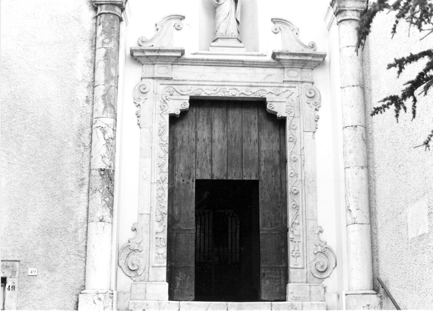 portale architravato - bottega campana (secc. XVI/ XVIII)