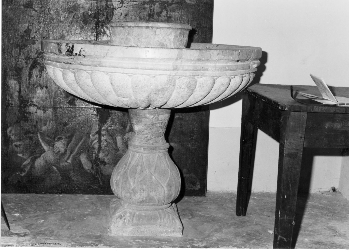 fonte battesimale - a fusto - bottega campana (fine/inizio secc. XVII/ XVIII)