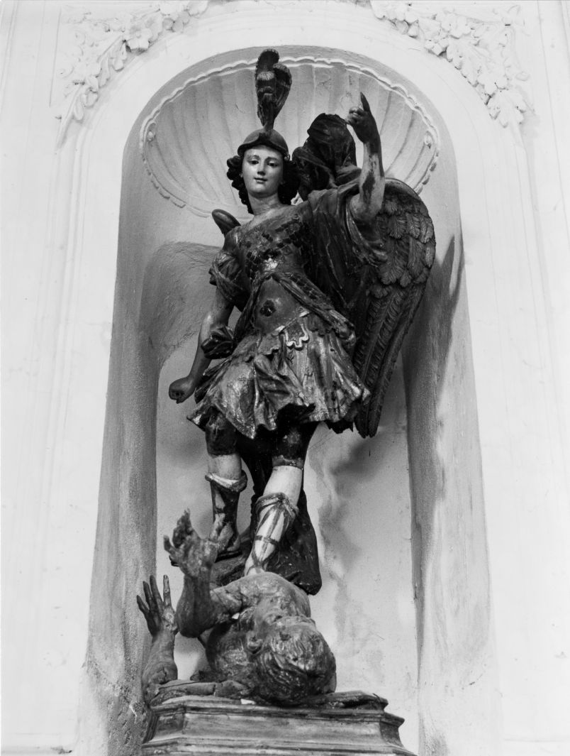 San Michele Arcangelo combatte Satana (statua) - bottega napoletana (seconda metà sec. XVIII)