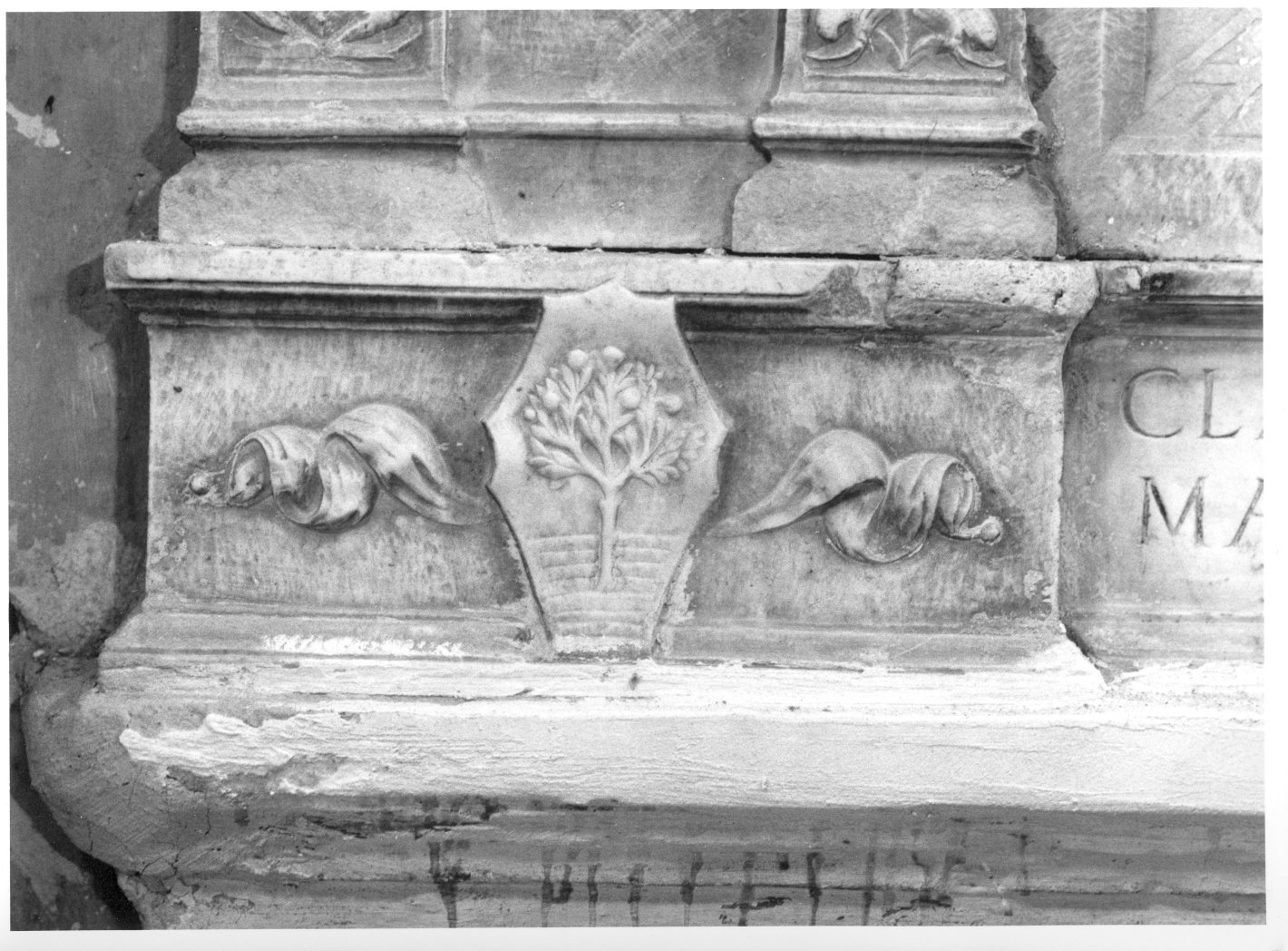 rilievo, elemento d'insieme - bottega napoletana (inizio sec. XVI)