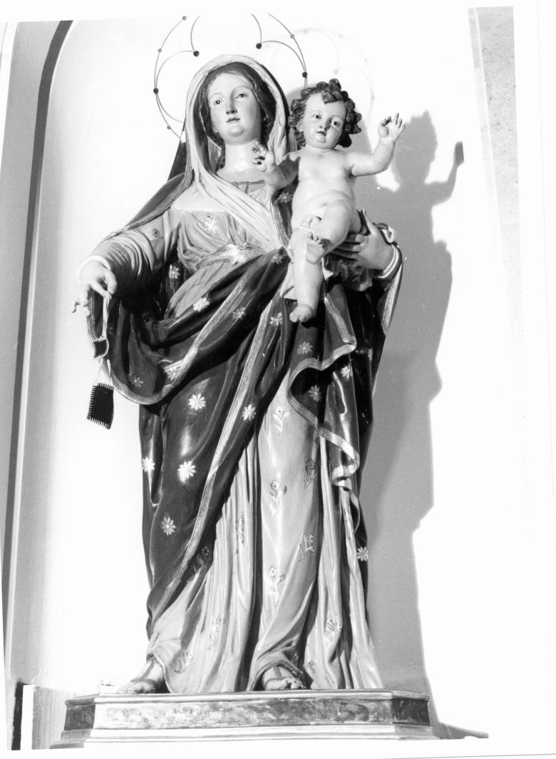 Madonna con Bambino (statua, opera isolata) di Colombo Giacomo (bottega) (sec. XVIII)