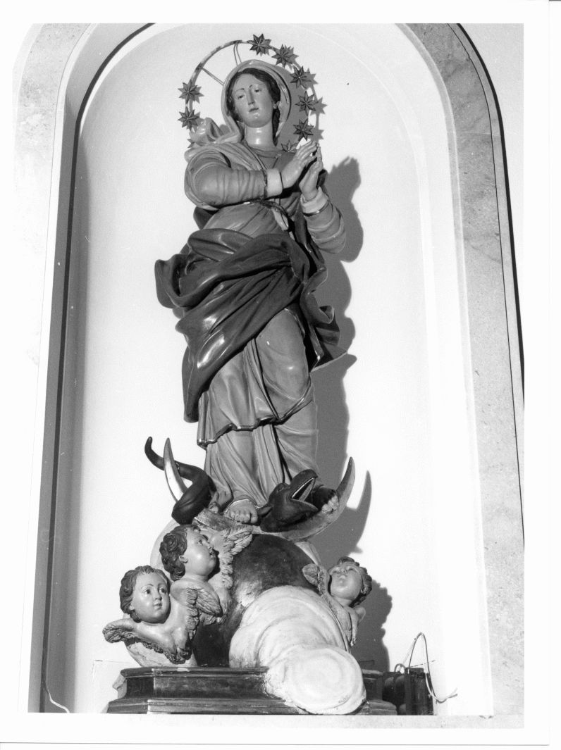 Madonna Immacolata (statua, opera isolata) di Colombo Giacomo (bottega) (prima metà sec. XVIII)