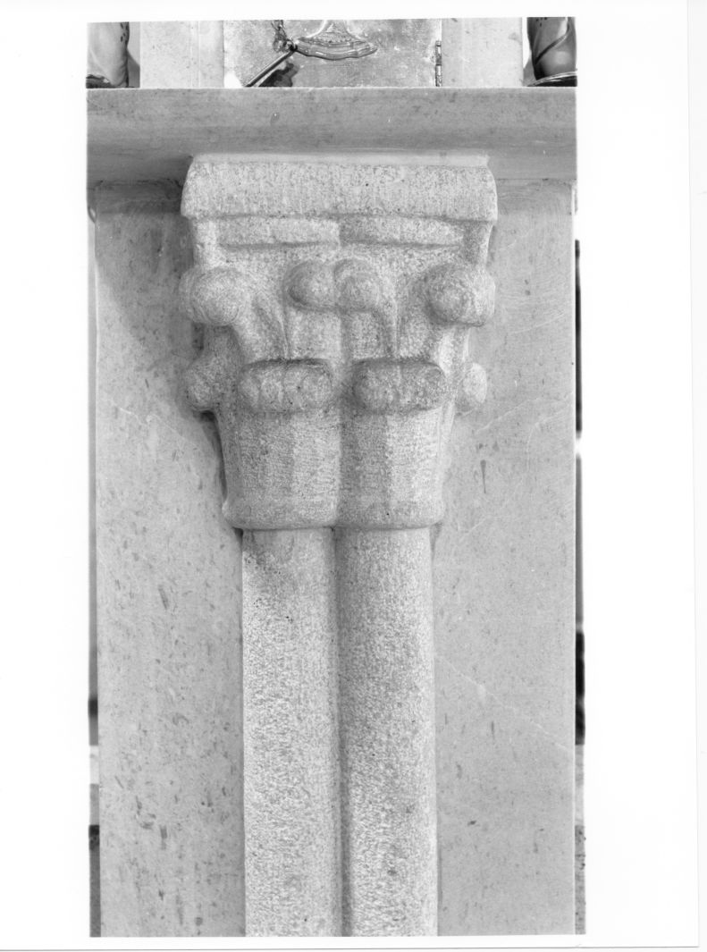 semicapitello, elemento d'insieme - bottega campana (sec. XIV)