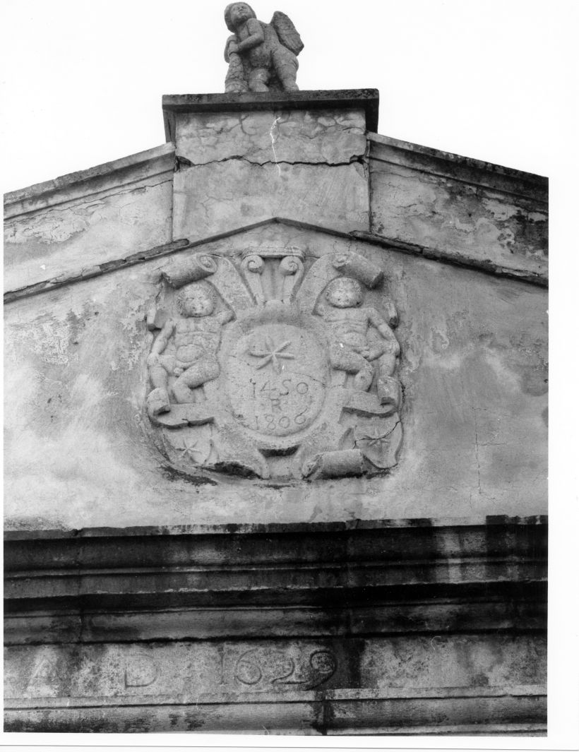stemma (rilievo) di Di Babino Iacobello (attribuito) (sec. XV)
