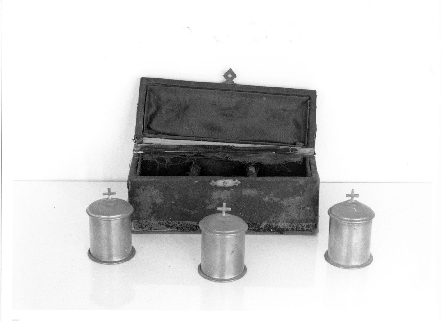 vasetti per oli santi, serie - bottega campana (sec. XIX)