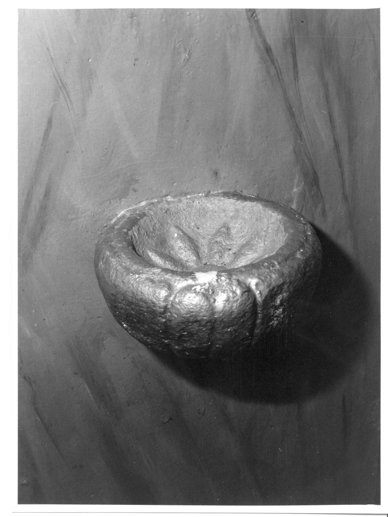 acquasantiera da parete - bottega campana (fine/inizio secc. XVII/ XVIII)