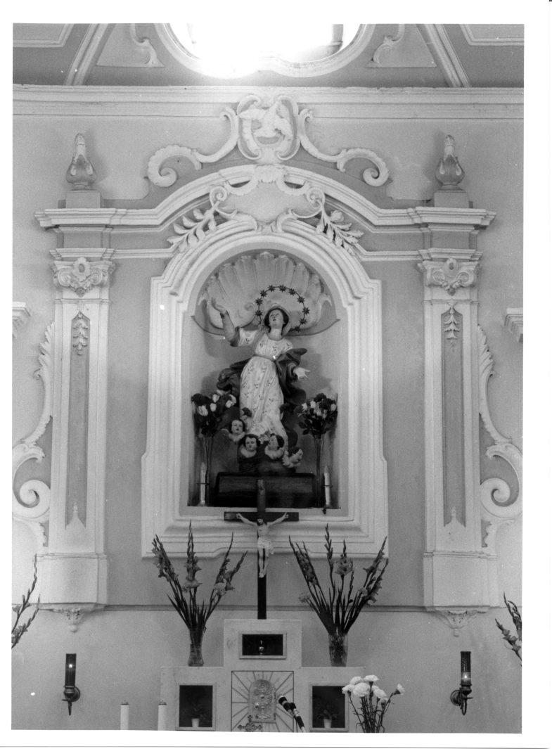 cornice con motivi decorativi e colomba dello Spirito Santo (ancona) - bottega salernitana (prima metà sec. XVIII)