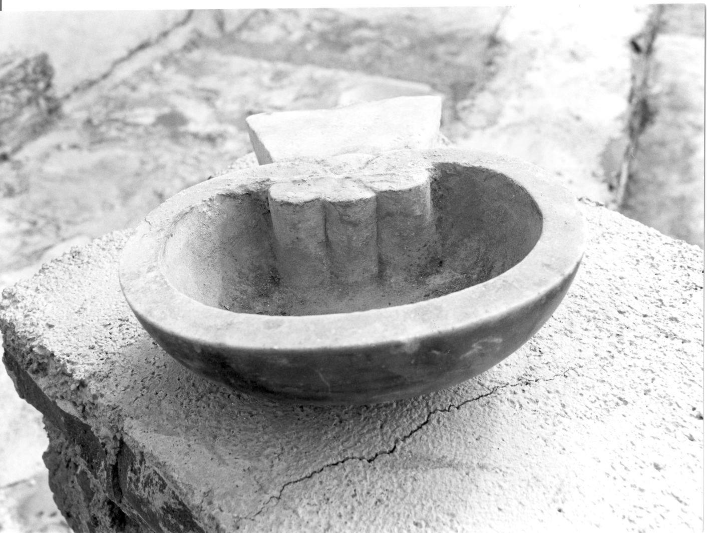 acquasantiera, frammento - bottega campana (fine sec. XVIII)