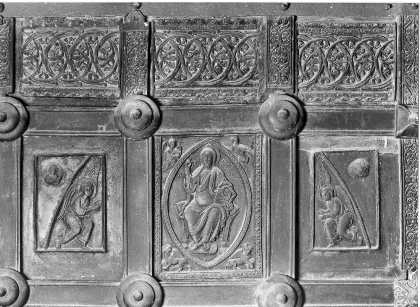 Cristo Pantocratore (formella, elemento d'insieme) di Barisano da Trani (sec. XII)