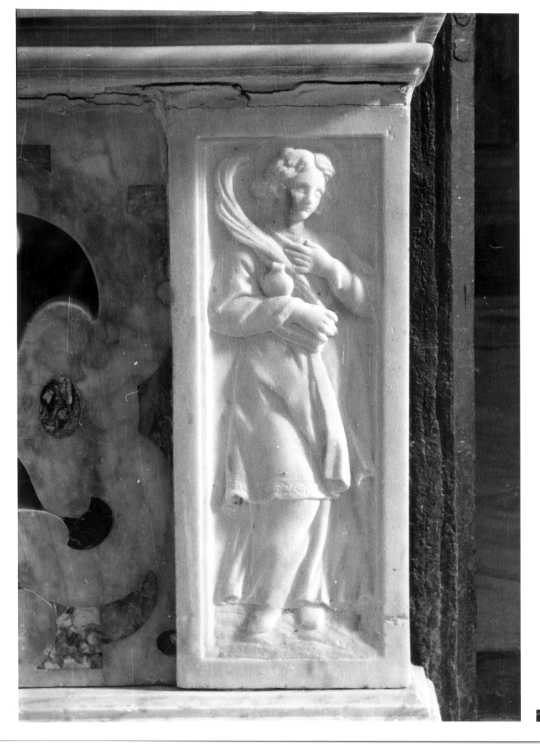 Santa martire (rilievo, elemento d'insieme) - bottega campana (prima metà sec. XVII)