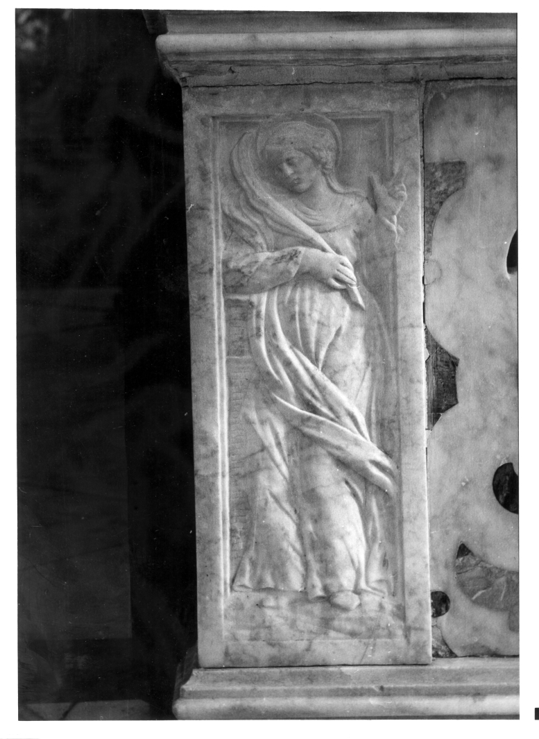 Santa martire (rilievo, elemento d'insieme) - bottega campana (prima metà sec. XVII)