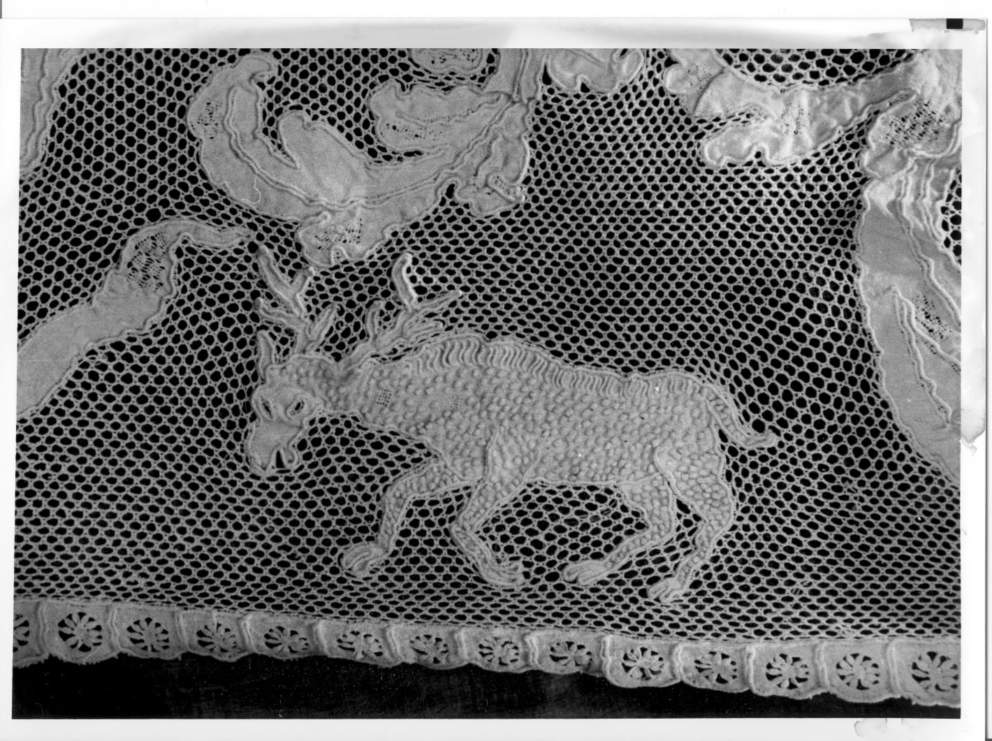 cervo (decorazione a ricamo, elemento d'insieme) - manifattura campana (secc. XVII/ XVIII)