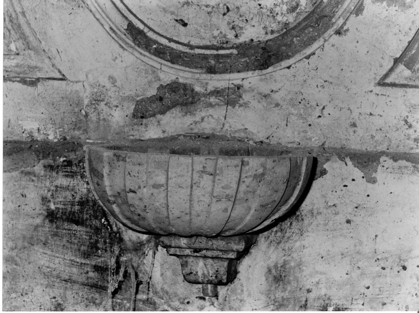 acquasantiera da parete, serie - bottega campana (sec. XVIII)