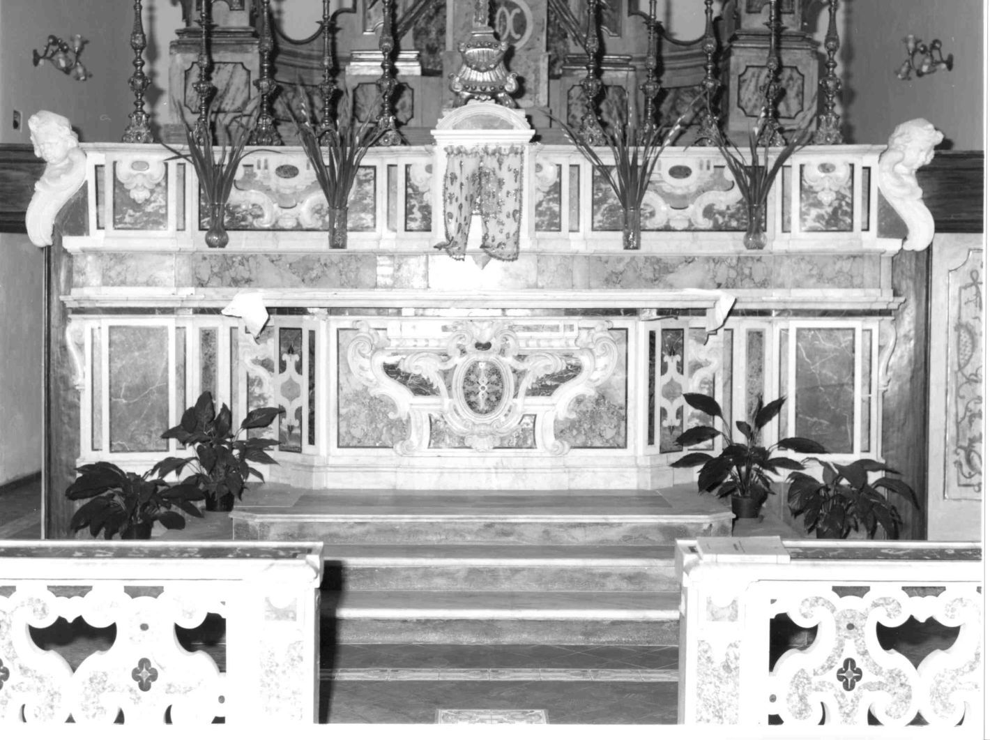 altare maggiore - bottega Italia meridionale (fine/inizio secc. XVII/ XVIII)