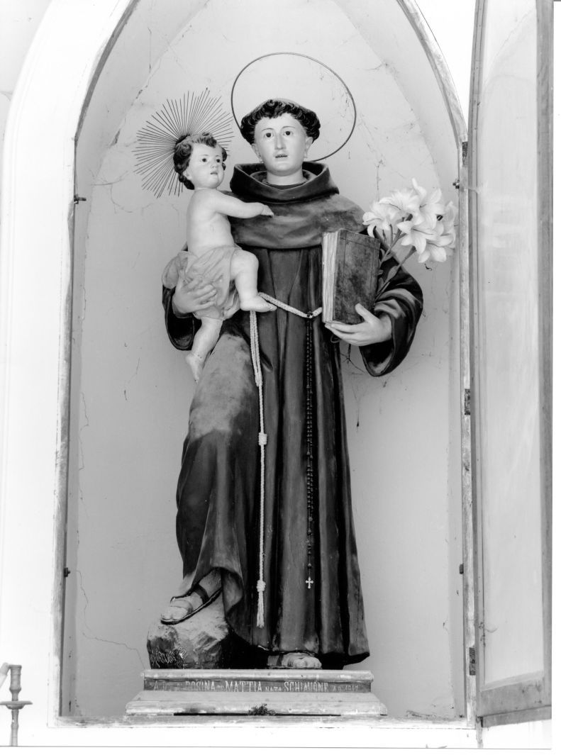 Sant'Antonio da Padova con il bambino (statua) di Avallone Giovanni (sec. XX)