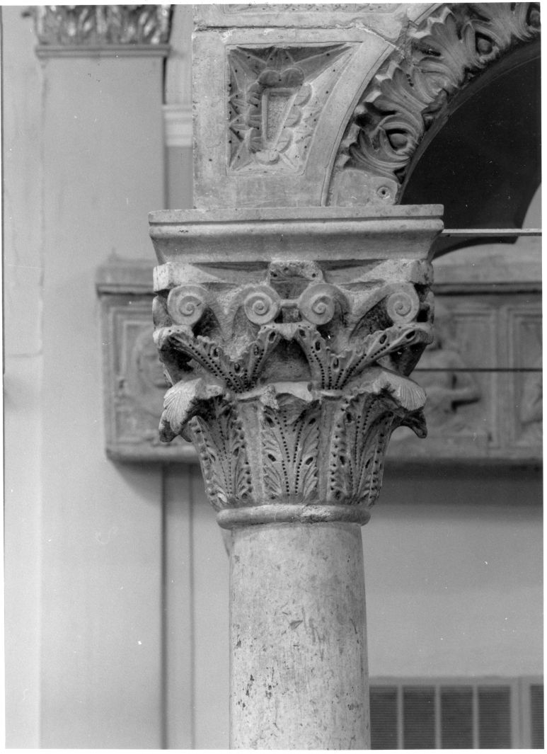 capitello corinzio, coppia di Melchiorre da Montalbano (sec. XIII)