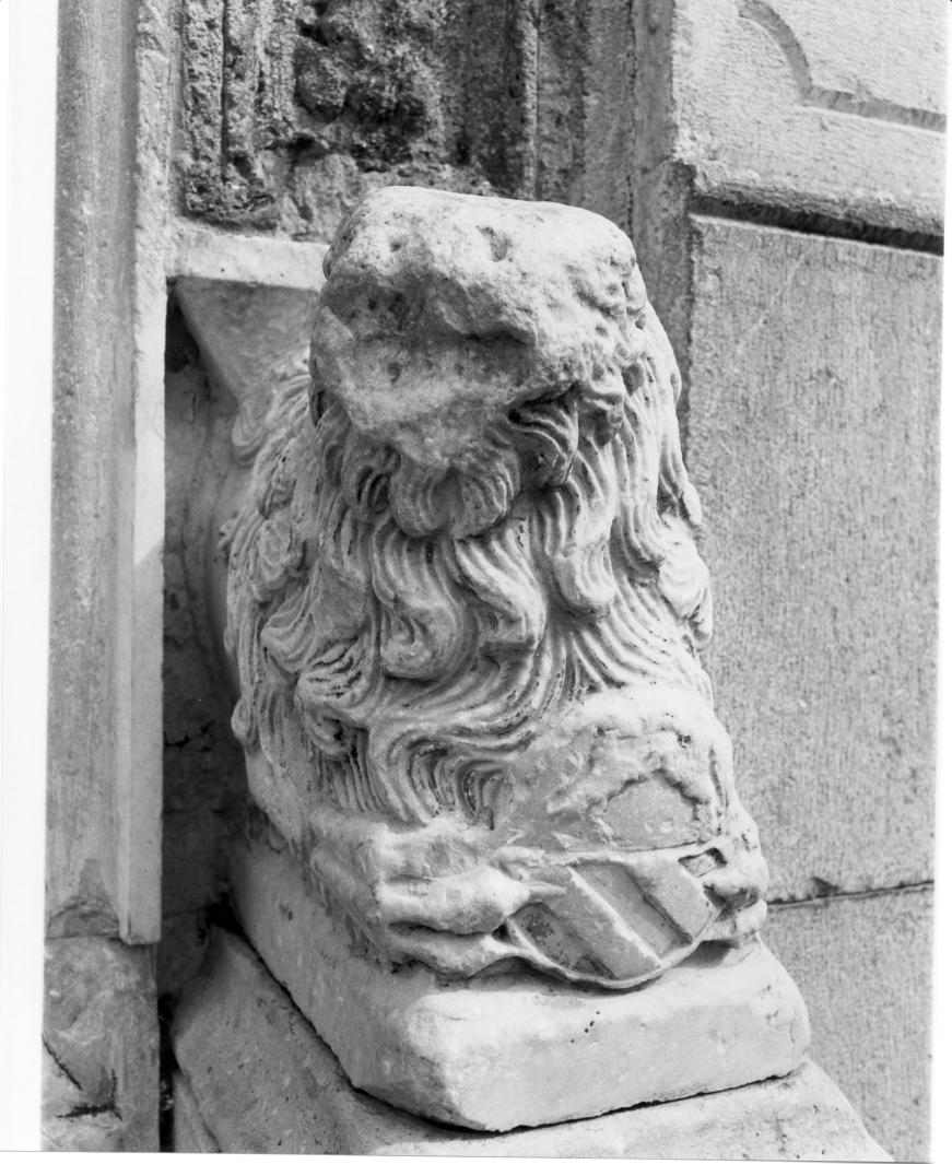 leone (base di lesena, coppia) - bottega campana (sec. XV)