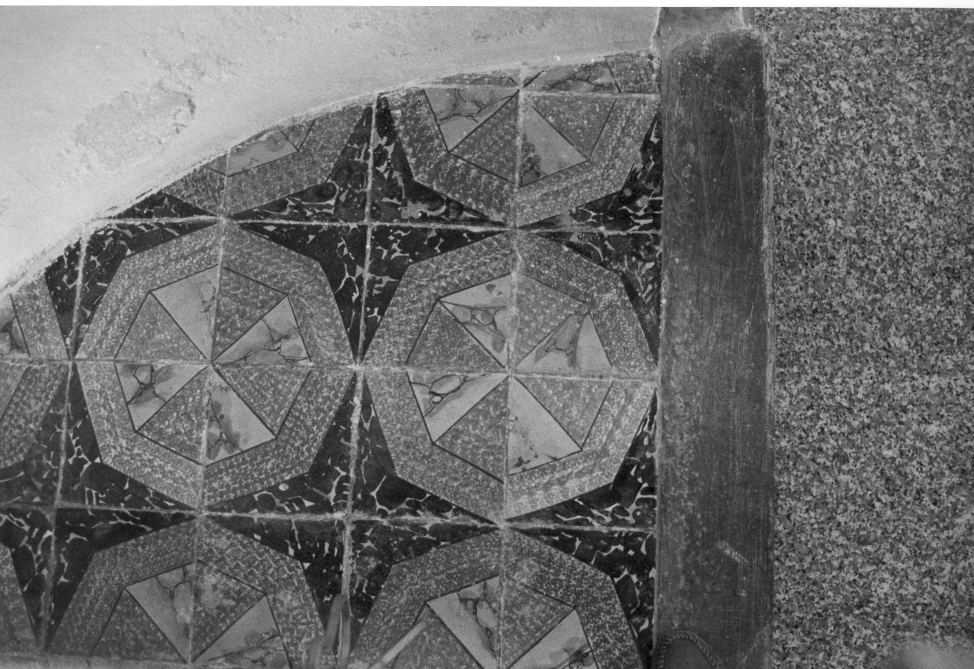 pavimento, frammento - bottega campana (inizio sec. XX)