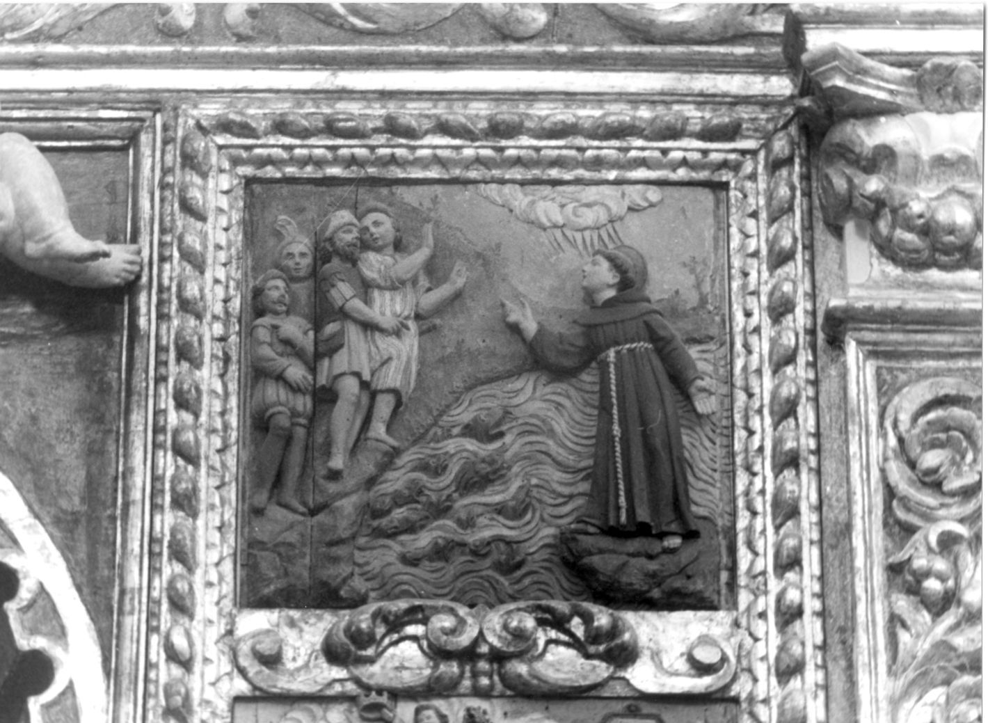 Sant'Antonio da Padova predica ai pesci (rilievo, elemento d'insieme) di Marigliano Giovanni detto Giovanni da Nola (bottega) (sec. XVI)