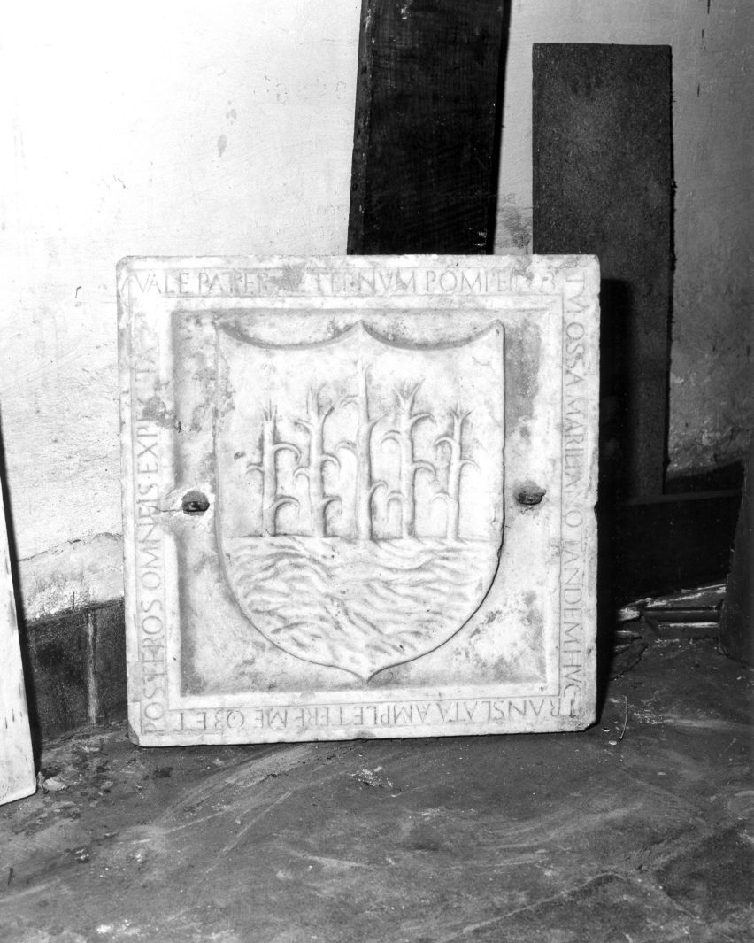 stemma gentilizio (lapide) - bottega irpina (sec. XVII)