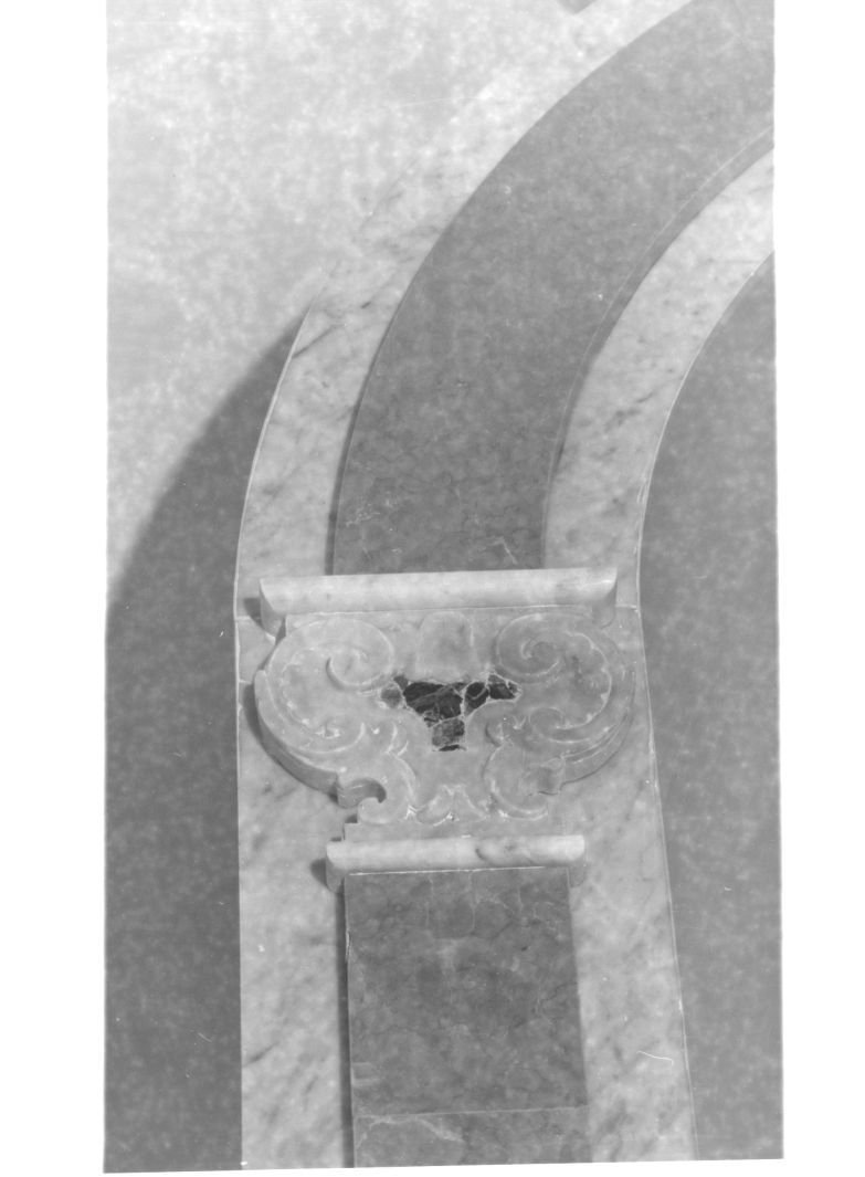 altare, frammento - bottega campana (sec. XVIII)