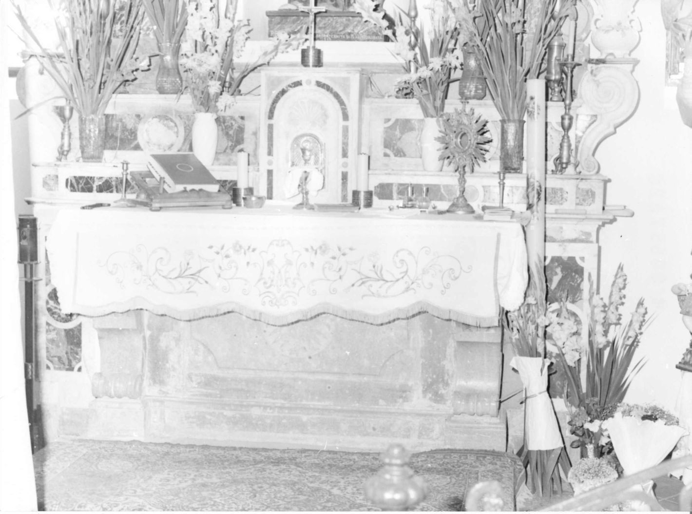 altare maggiore - bottega campana (secondo quarto sec. XVIII)