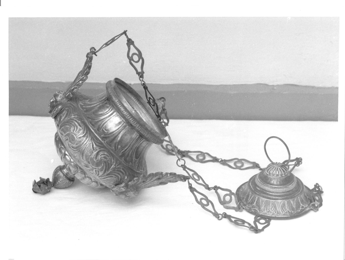 motivi decorativi a volute (lampada del SS. Sacramento, serie) - bottega napoletana (prima metà sec. XIX)