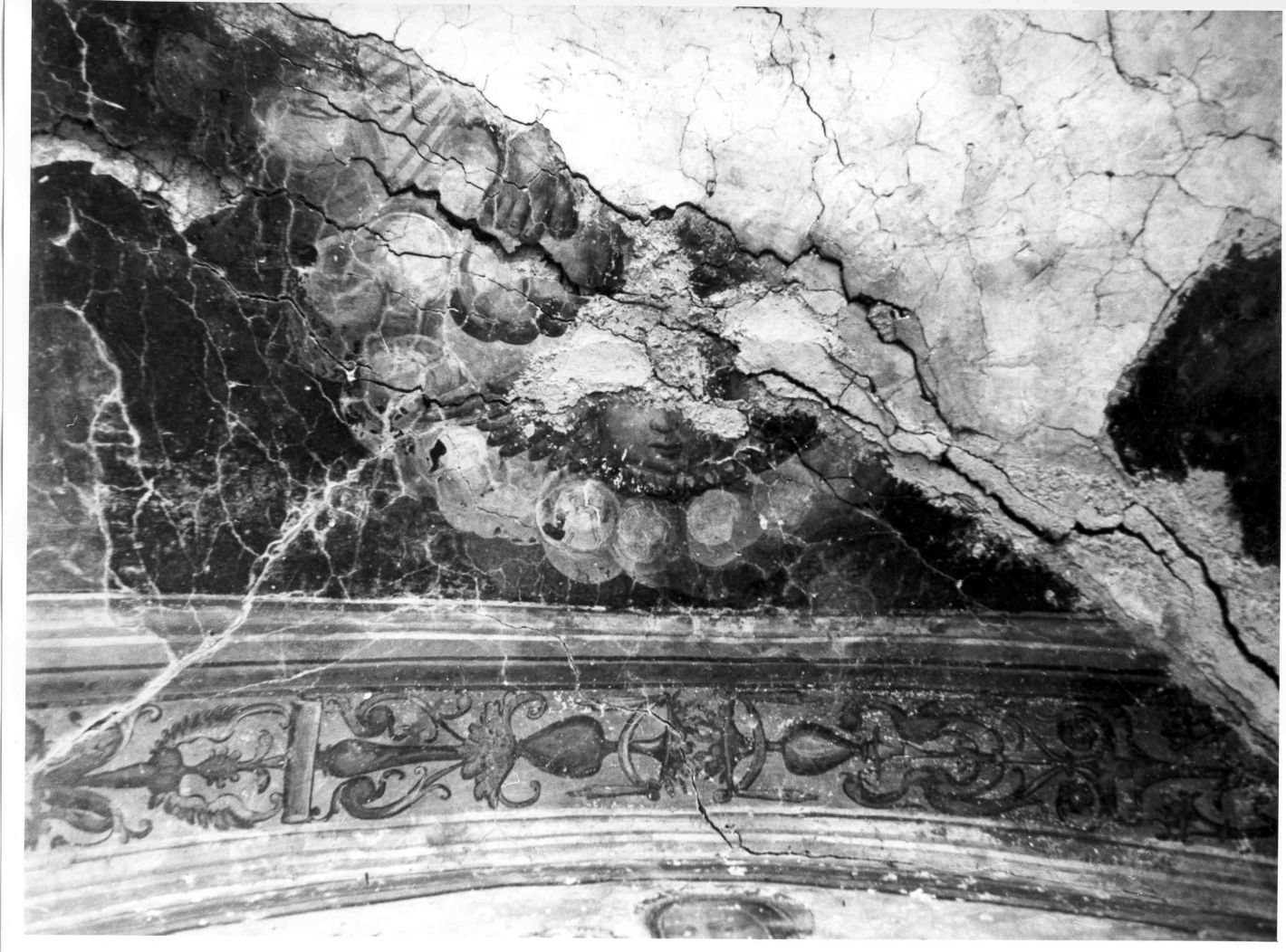 cherubini e motivi decorativi fitomorfi (dipinto, frammento) di Maestro del Polittico di Angri (attribuito) (sec. XVI)