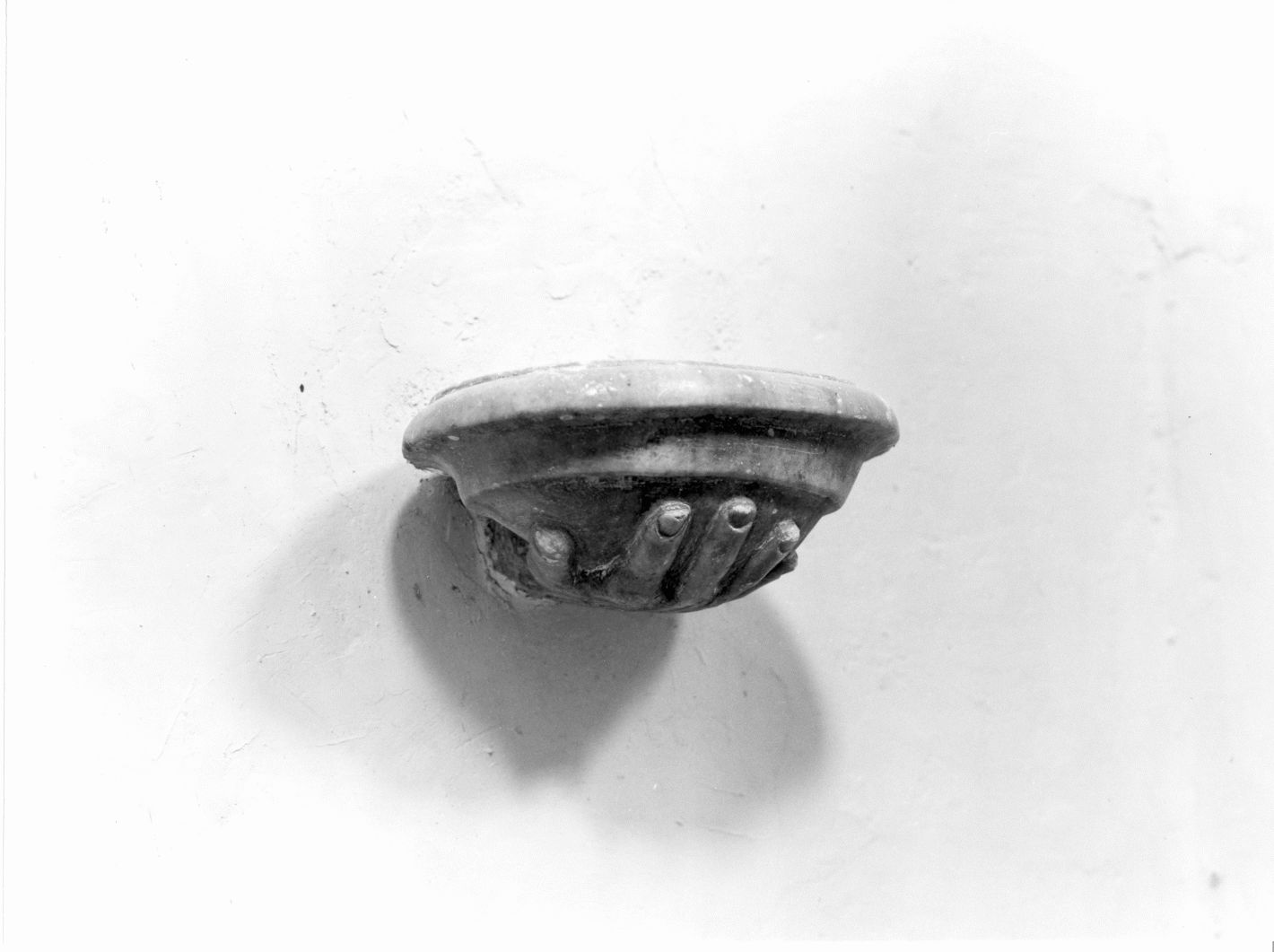 acquasantiera da parete - bottega campana (secc. XVII/ XVIII)