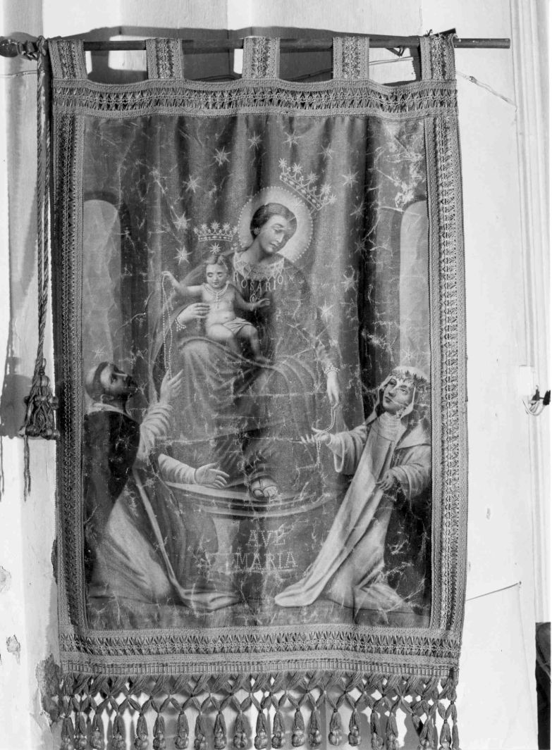 Madonna del Rosario con San Domenico e Santa Caterina da Siena (stendardo processionale) - manifattura campana (inizio sec. XX)