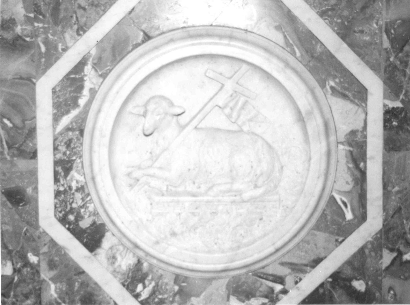Agnus Dei (decorazione plastica) - bottega campana (sec. XX)