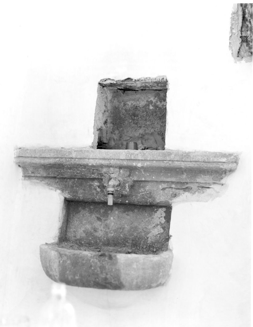 lavabo da sacrestia - bottega Italia meridionale (sec. XVI)