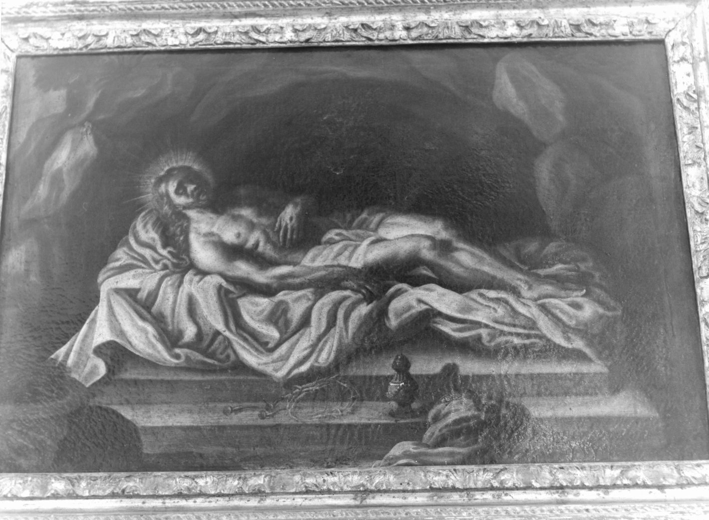 stazione XIV: Gesù deposto nel sepolcro (Via Crucis, ciclo) di De Maio Paolo (scuola) (sec. XVIII)