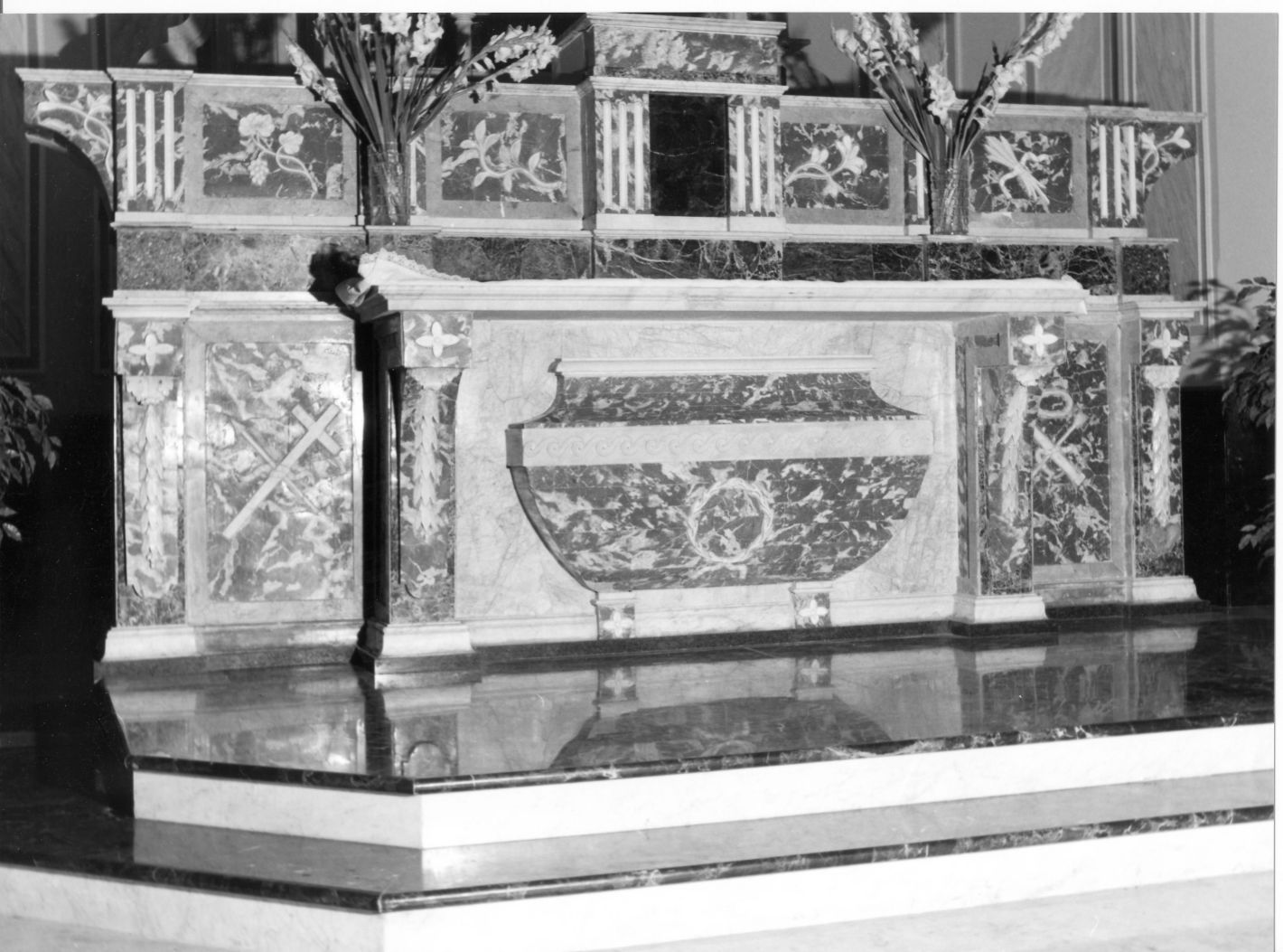 motivi decorativi (altare maggiore) - bottega Italia meridionale (inizio sec. XX)