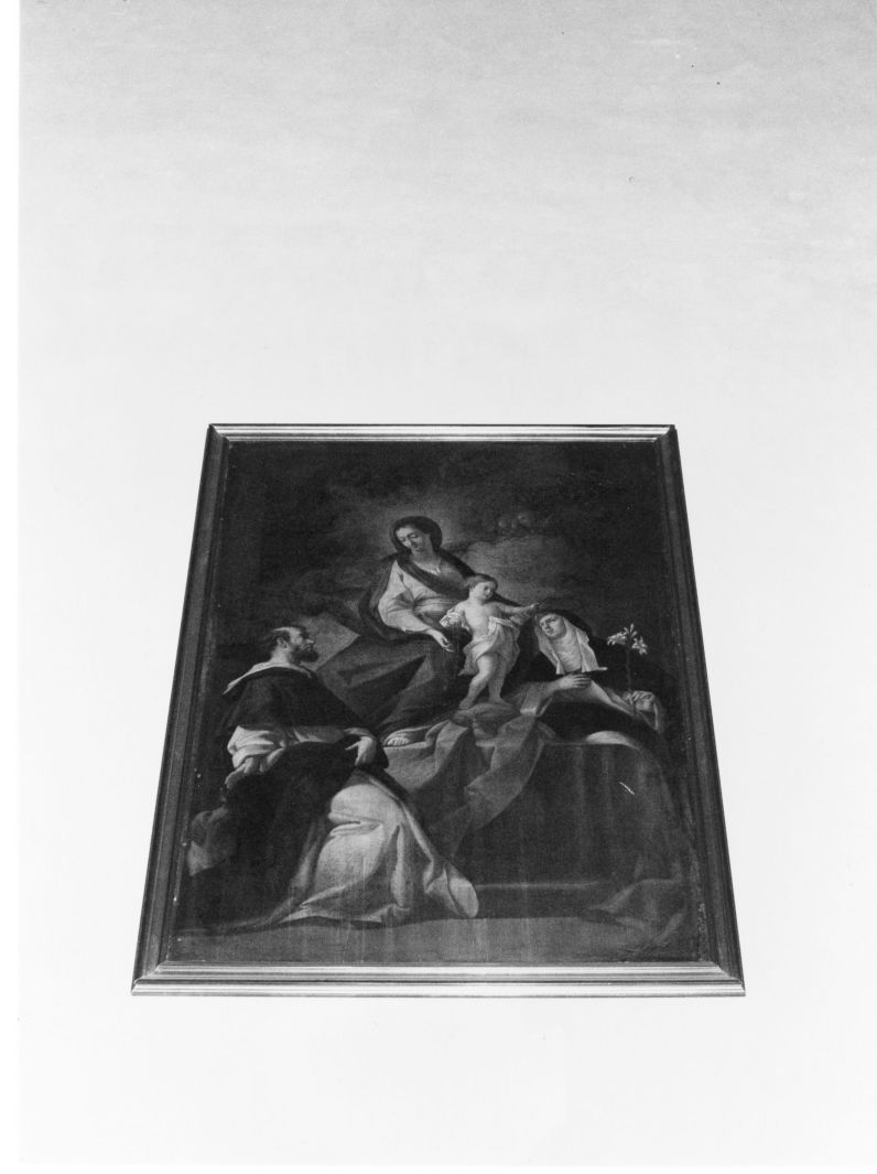 Madonna del Rosario con San Domenico e Santa Caterina da Siena (dipinto, opera isolata) di Peccheneda Nicola (terzo quarto sec. XVIII)
