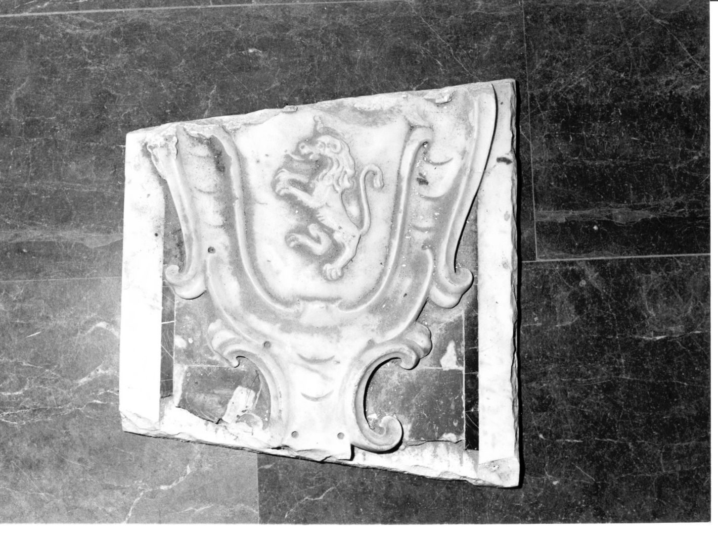 stemma gentilizio (rilievo, elemento d'insieme) di Sanmartino Giuseppe (bottega) (seconda metà sec. XVIII)