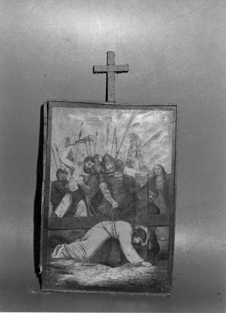 stazione III: Gesù cade sotto la croce la prima volta (stampa colorata a mano, serie) - ambito Italia centro-meridionale (fine/inizio secc. XIX/ XX)