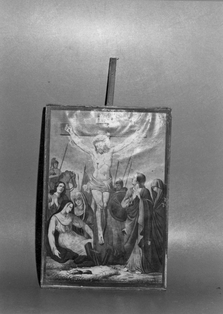 stazione XII: Gesù innalzato e morto in croce (stampa colorata a mano, serie) - ambito Italia centro-meridionale (fine/inizio secc. XIX/ XX)