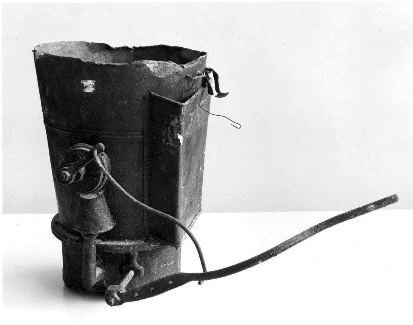pompa irroratrice - bottega campana (sec. XX)