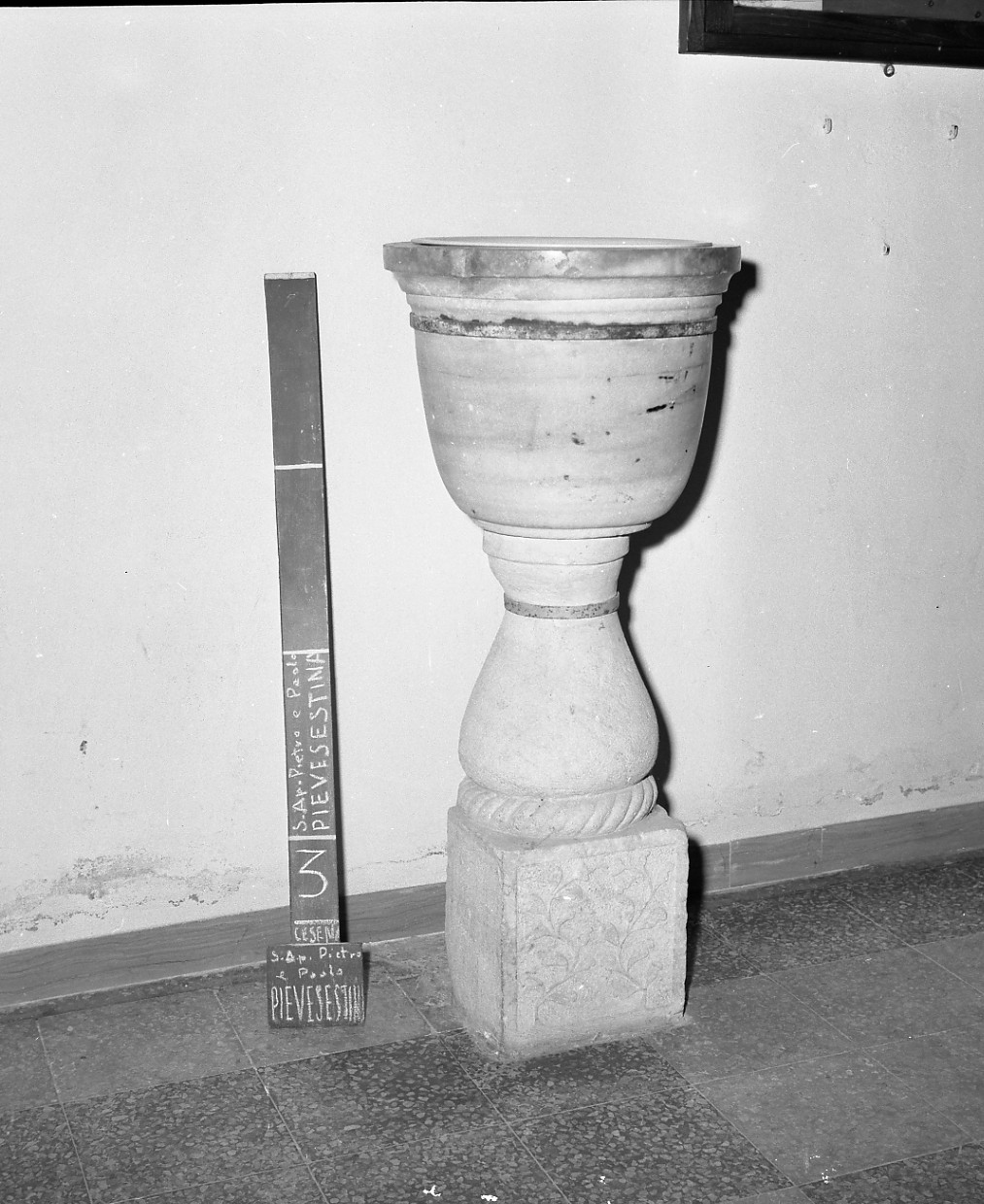 acquasantiera, opera isolata - bottega Italia centro-settentrionale (sec. XVI)