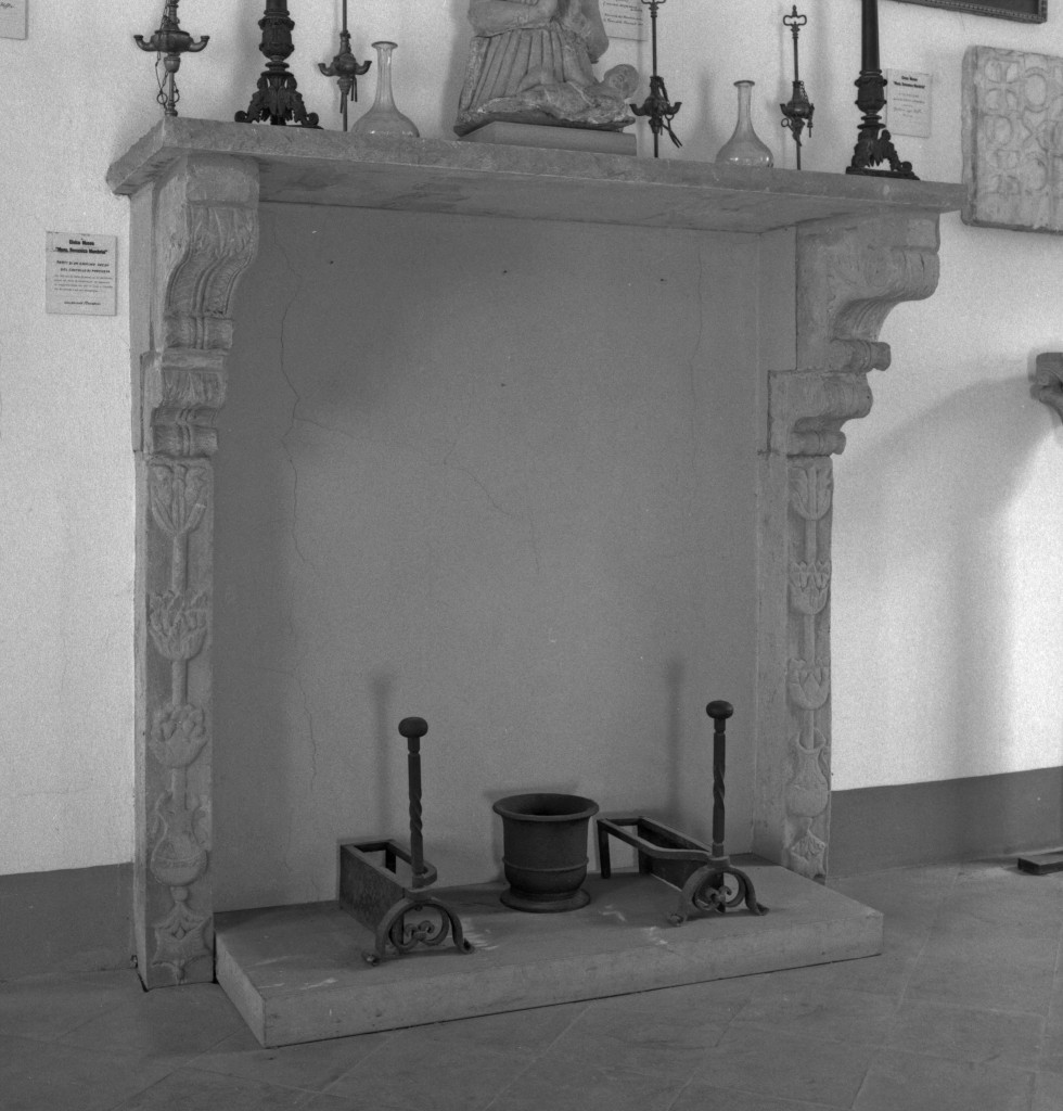 mostra di camino - ambito Italia centrale (prima metà sec. XVI)