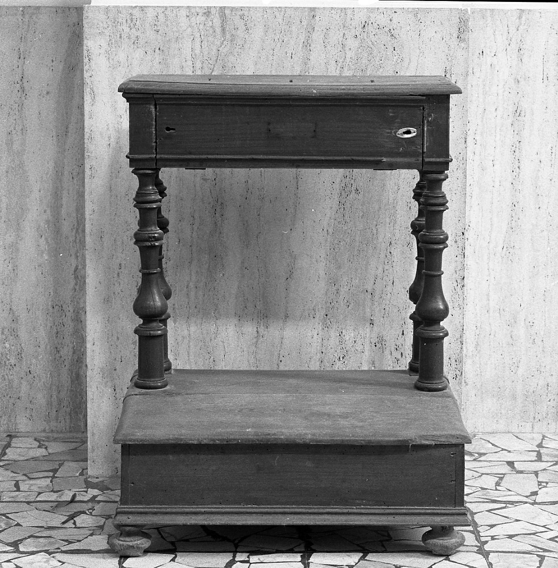 inginocchiatoio - manifattura romagnola (primo quarto sec. XX)