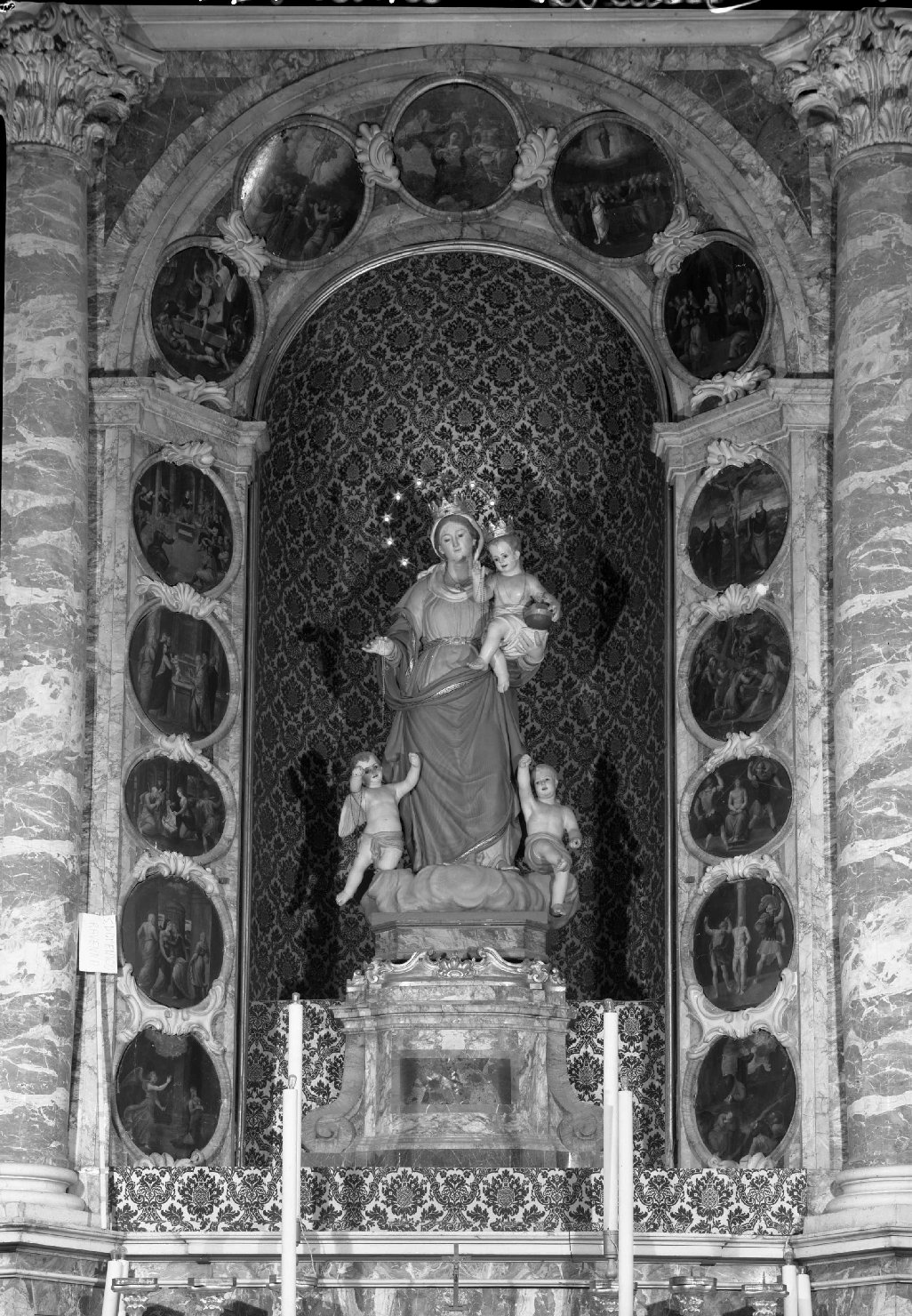 La Vergine del Rosario (scultura, opera isolata) di Ballanti Giovanni Battista detto Graziani, Ballanti Graziani Giuseppe, Ballanti Graziani Francesco (sec. XIX)