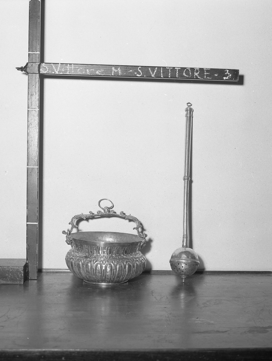 secchiello per l'acqua benedetta, elemento d'insieme - bottega emiliano-romagnola (sec. XVII)