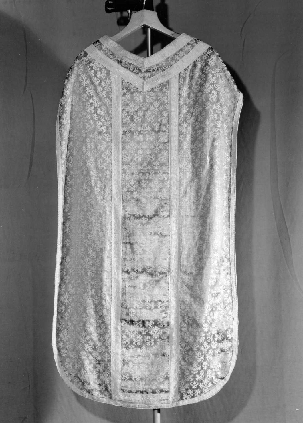 paramento liturgico, insieme - ambito romagnolo (prima metà sec. XX)