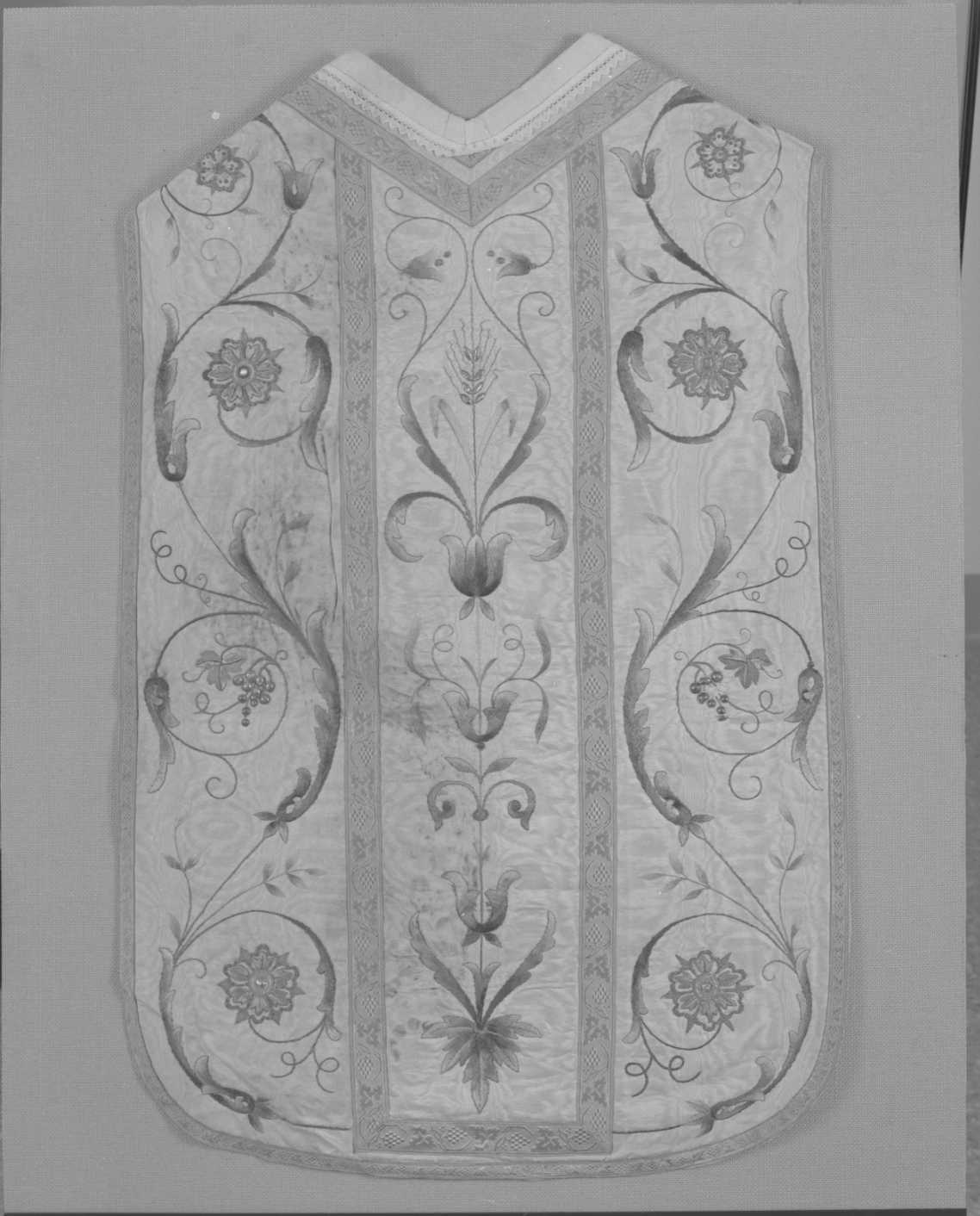 paramento liturgico, insieme - manifattura romagnola (secondo quarto sec. XX)