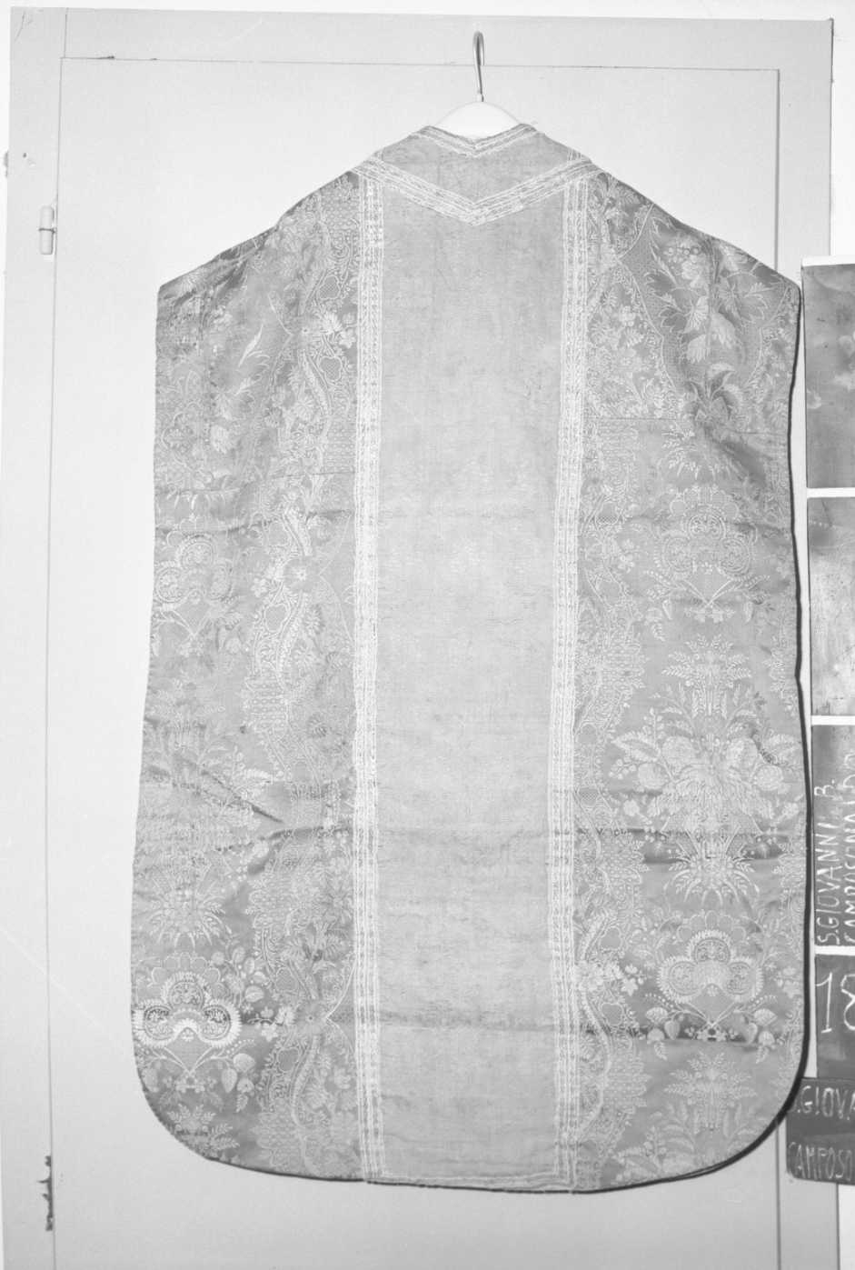 paramento liturgico, insieme - manifattura italiana, manifattura francese (primo quarto, terzo quarto sec. XVIII, sec. XVIII)