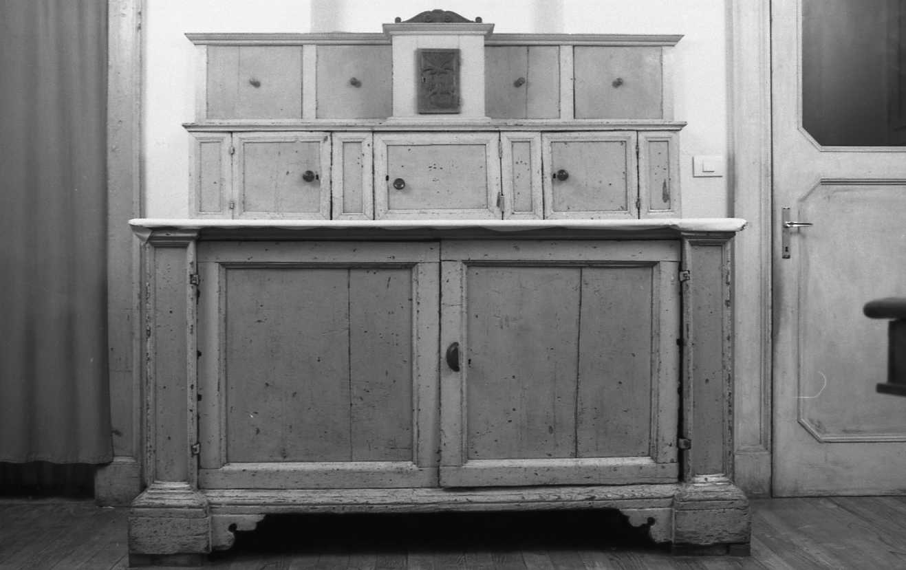 mobile da sacrestia con alzata - manifattura romagnola (seconda metà sec. XVIII)